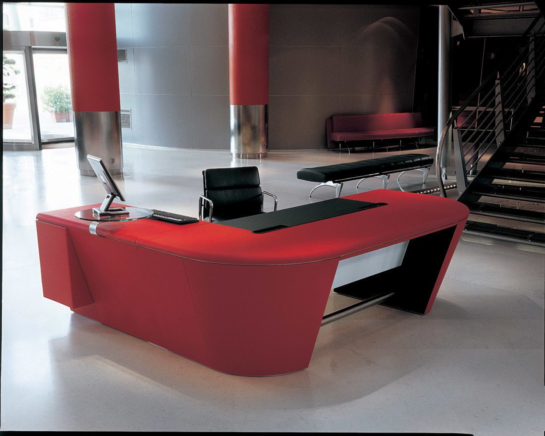 Красный дизайнерский стол